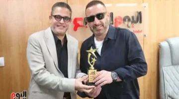 تكريم النجم أحمد السقا بدرع التميز يعكس مسيرته الفنية الحافلة في الاحتفاء الإعلامي 1